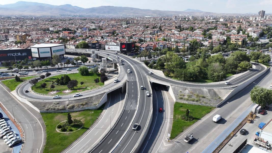 Konya'da Uluyayla ve Altıyol üst geçitleri kaymak gibi oldu 4